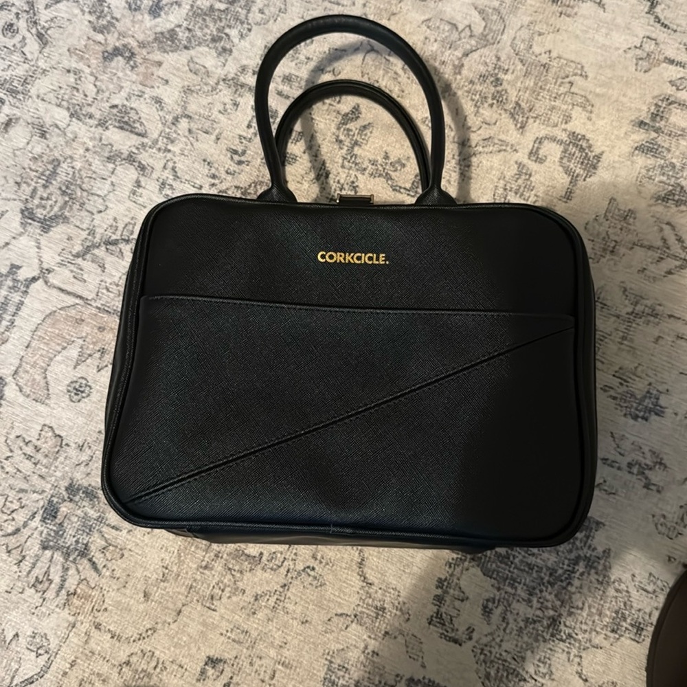 Corkcicle Black and Aqua Baldwin boxer Bag